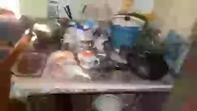  срачь беспорядок что внутри хата дом дім двір двор комнаты кімнати кухня спальня витальня гостинная где я живу книги ковры срачЪ беспорядок